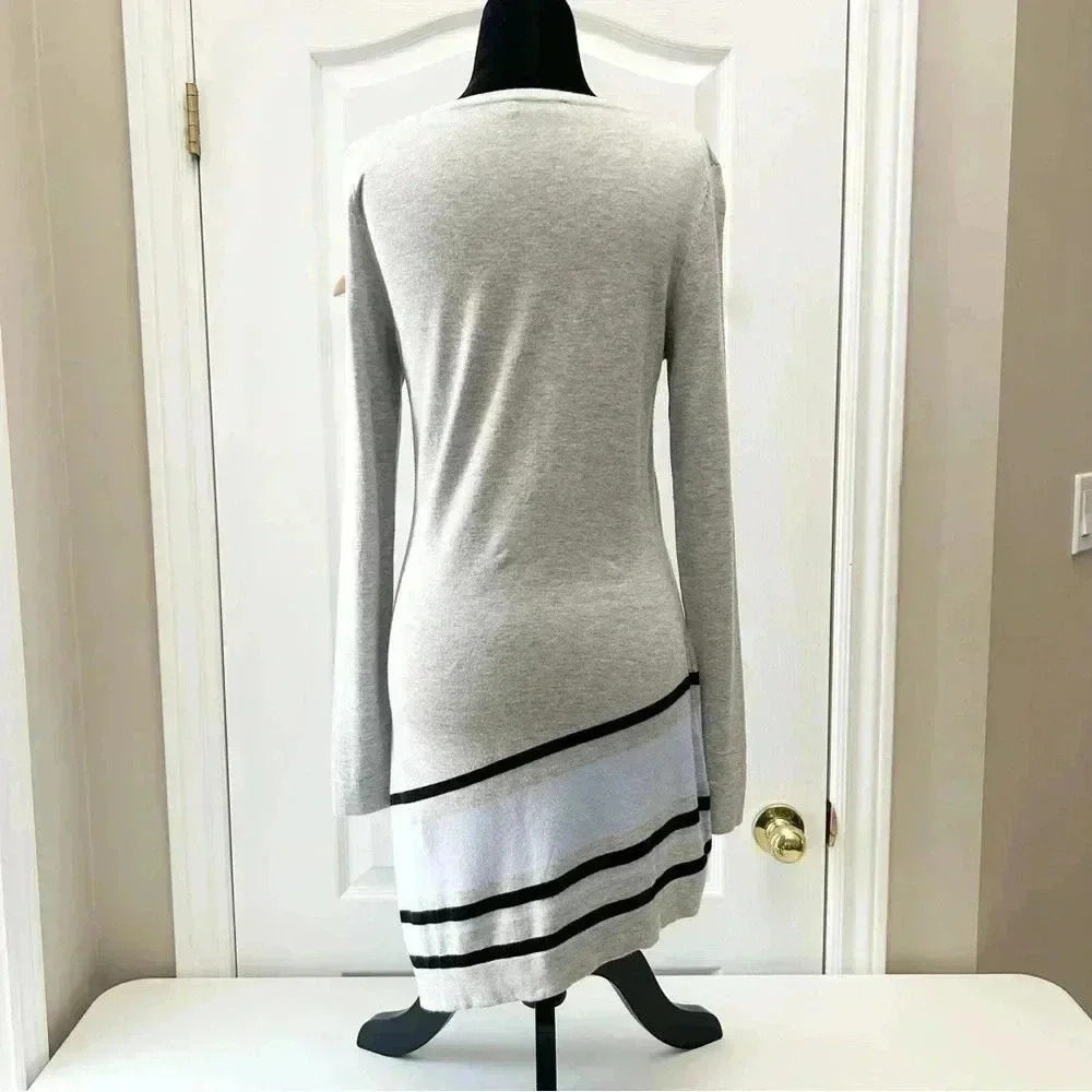 Ricki’s Grey V Neck Sweater Asymmetrical Hem Blue Black Stripes XS - Picture 4 of 13